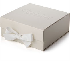 MarMar newborn Giftbox - 3 pieces (Rubetta dragt + Aiko hue + Alida tæppe) - Gentle white