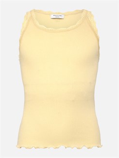 Rosemunde Balta short w/ lace - Pastel yellow