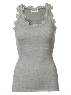 Rosemunde ikoniske Babette silketop med blonder - Light grey melange