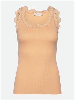 Rosemunde ikoniske Babette silketop med blonder - Peach fuzz
