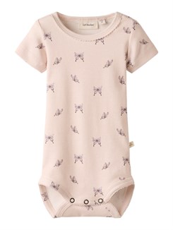 Lil' Atelier Gayo SS slim body - Peach Blush butterfly